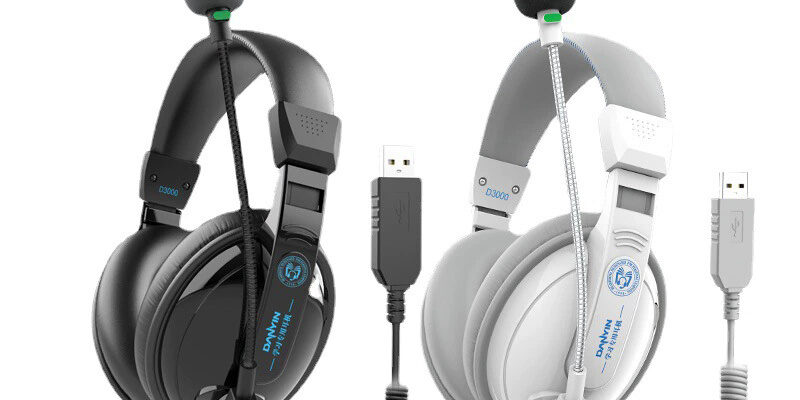 Wired headphones with microphone for desktop PC and office use