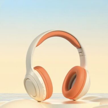 Deep bass noise-cancelling wireless headphone for running and gaming