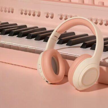 Deep bass noise-cancelling wireless headphone for running and gaming