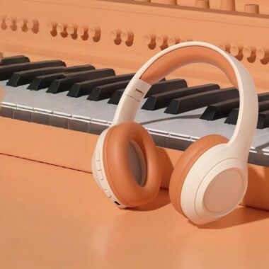 Deep bass noise-cancelling wireless headphone for running and gaming