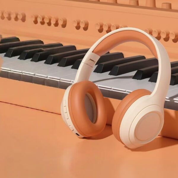 Deep bass noise-cancelling wireless headphone for running and gaming