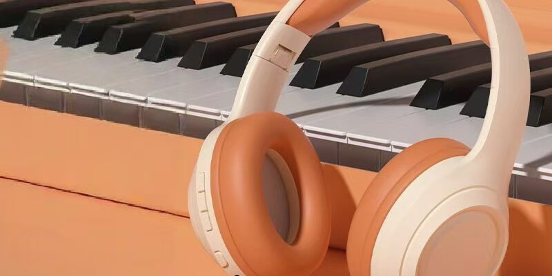 Deep bass noise-cancelling wireless headphone for running and gaming