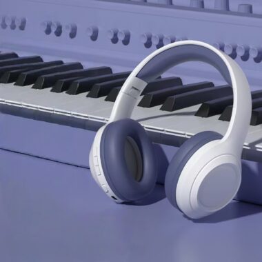 Deep bass noise-cancelling wireless headphone for running and gaming