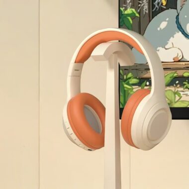 Deep bass noise-cancelling wireless headphone for running and gaming