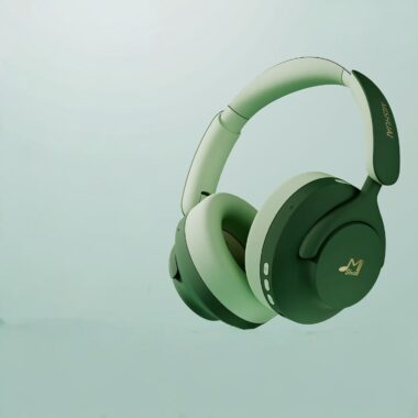 Long-battery active noise cancelling headphones for travel