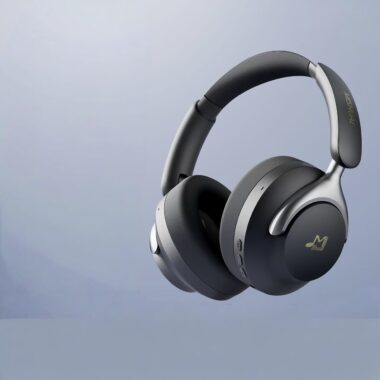 Long-battery active noise cancelling headphones for travel