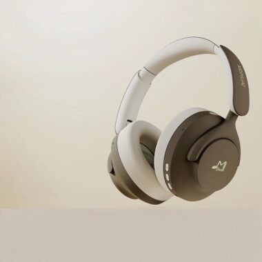 Long-battery active noise cancelling headphones for travel