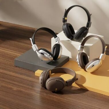 Retro gaming noise cancelling headphones with vintage design