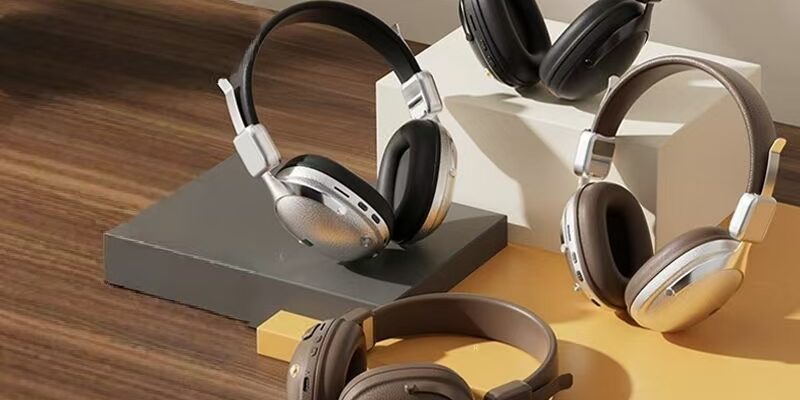 Retro gaming noise cancelling headphones with vintage design