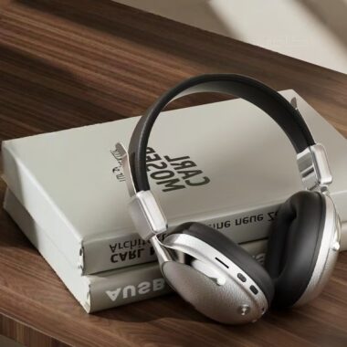 Retro gaming noise cancelling headphones with vintage design