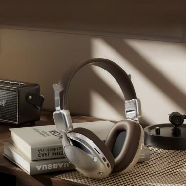 Retro gaming noise cancelling headphones with vintage design