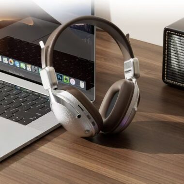 Retro gaming noise cancelling headphones with vintage design