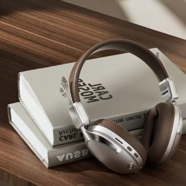 Retro gaming noise cancelling headphones with vintage design