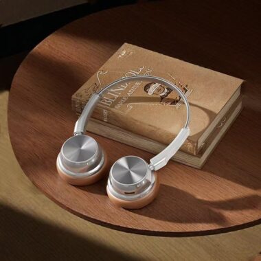 American retro metal Bluetooth wireless headphone with long battery