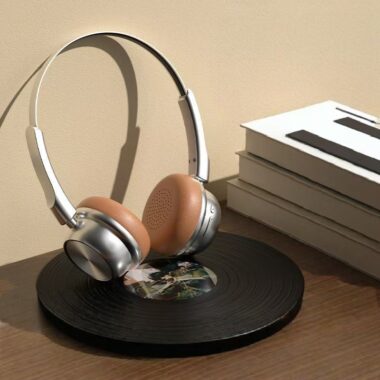 American retro metal Bluetooth wireless headphone with long battery