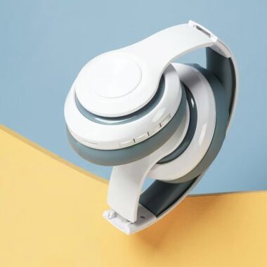 Long-lasting bass sports wireless headphone with noise cancelling