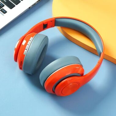 Long-lasting bass sports wireless headphone with noise cancelling