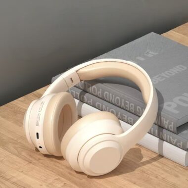 Universal gaming and sports wireless headphone for phone and PC