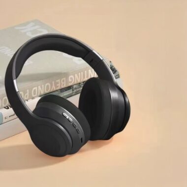 Universal gaming and sports wireless headphone for phone and PC