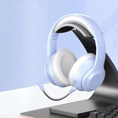 Universal gaming and sports wireless headphone for phone and PC