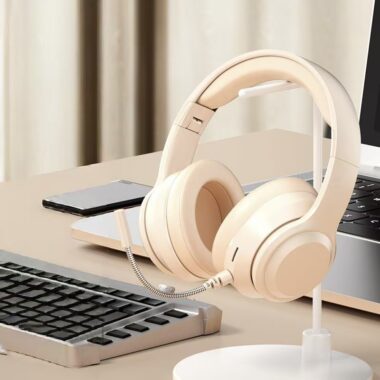 Universal gaming and sports wireless headphone for phone and PC