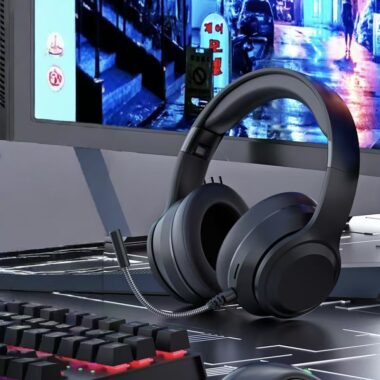 Universal gaming and sports wireless headphone for phone and PC