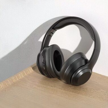 Universal gaming and sports wireless headphone for phone and PC