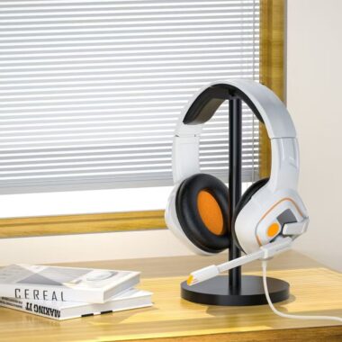 PC gaming compatible wired headphone with clear audio